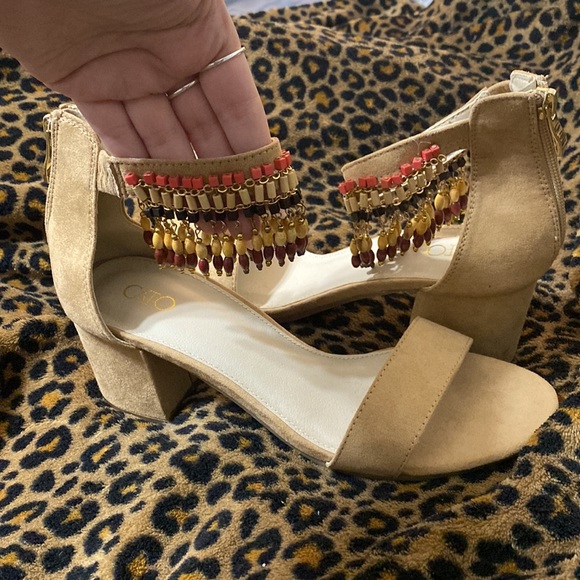 Cato Tan Block Heel with Beaded Ankle Size 8 - Picture 2 of 7